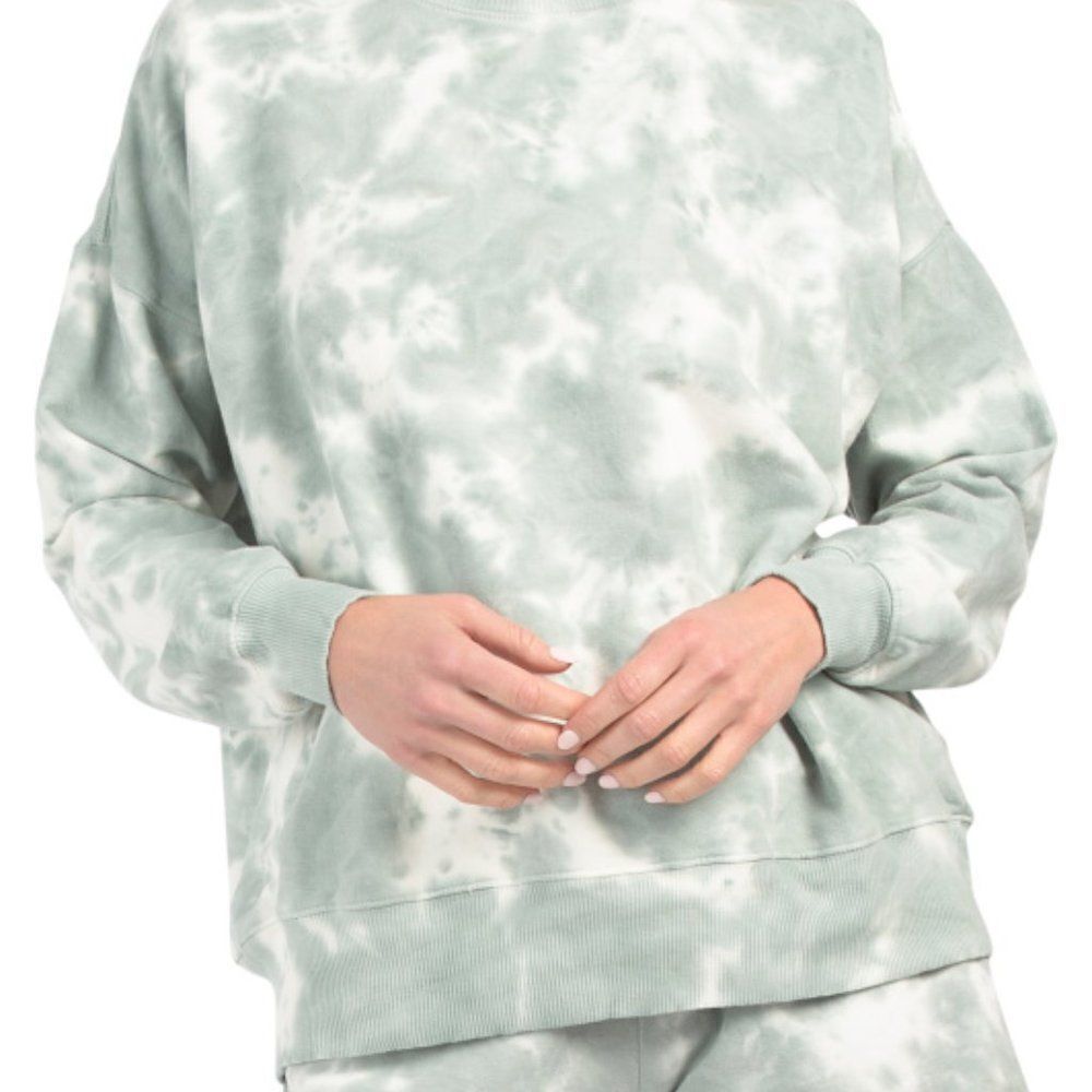 AR-33 NWT Cloud Tie Dye Pullover Top